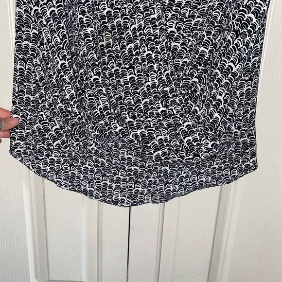 HALOGEN Surplice Sleeveless Top In HOUNDSTOOTH Size XS, MSRP $59 - Picture 5 of 10